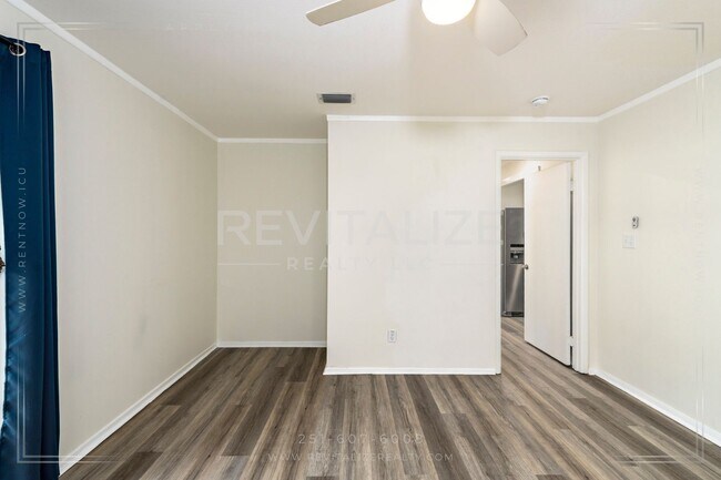 Building Photo - Beautifully Updated 3 Bed 2 Bath Home in D...