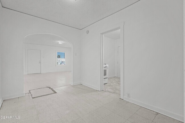 Building Photo - 3418 Frankfort Ave