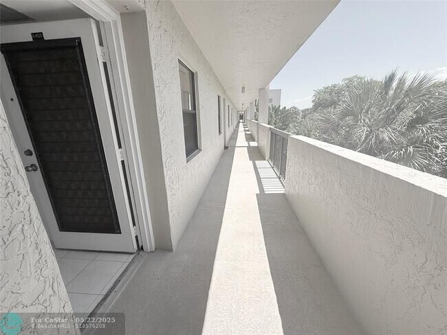 Building Photo - 2900 NW 42nd Ave