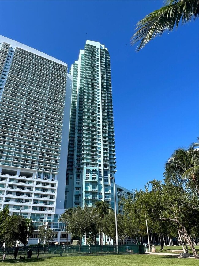 Building Photo - 1900 N Bayshore Dr