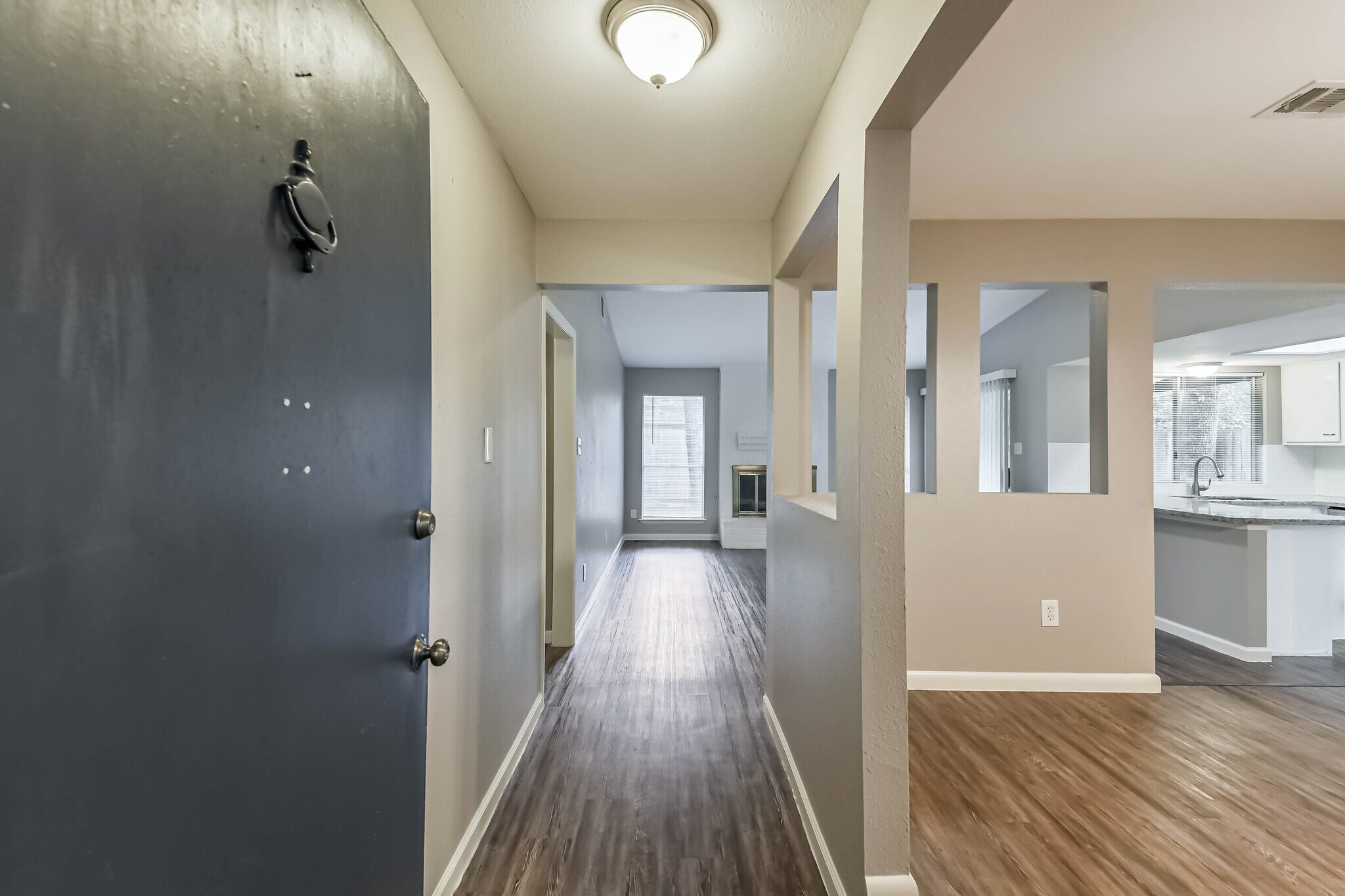 Building Photo - 26 W Broken Oak