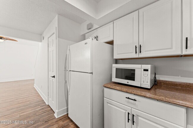 Building Photo - 1601 Challenger Ct W
