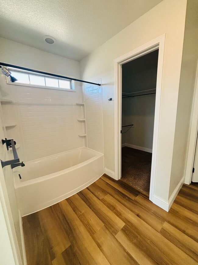 Building Photo - 517 Almond Tree Ln