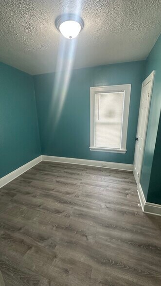 Building Photo - 471 E 147th St