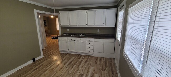 Building Photo - 806 Emory Heights Rd