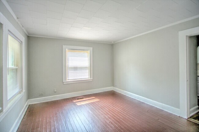 Building Photo - 1011 E Ellerbee St