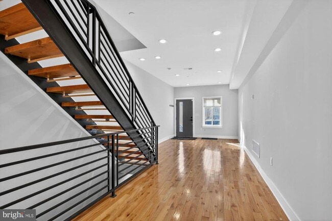 Building Photo - 431 W Norris St