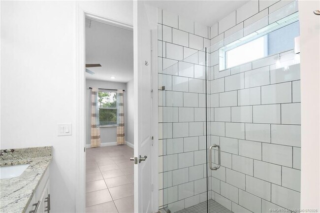 Building Photo - 4914 SW Montclair Dr