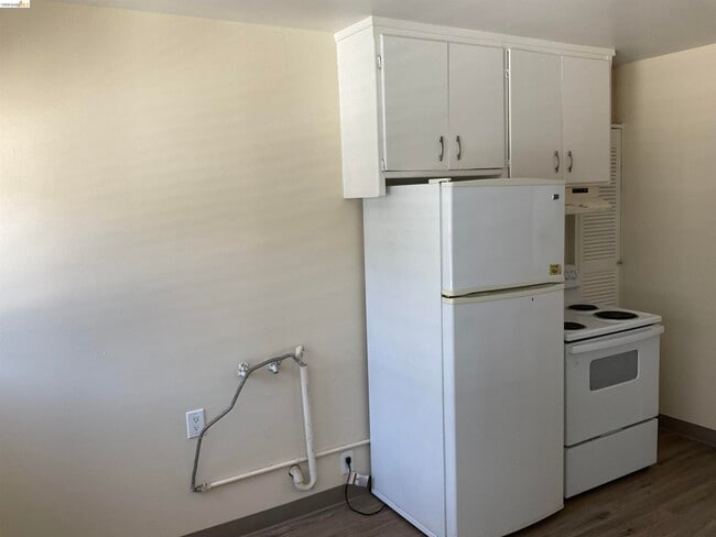 Building Photo - 510 McLaughlin St