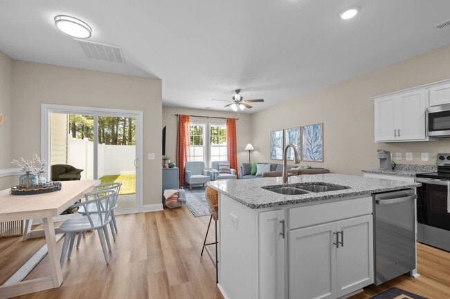 Building Photo - 172 Coastline Cir