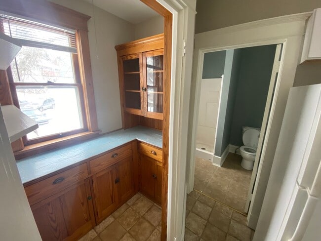 Building Photo - 2107-2107 E 5th St