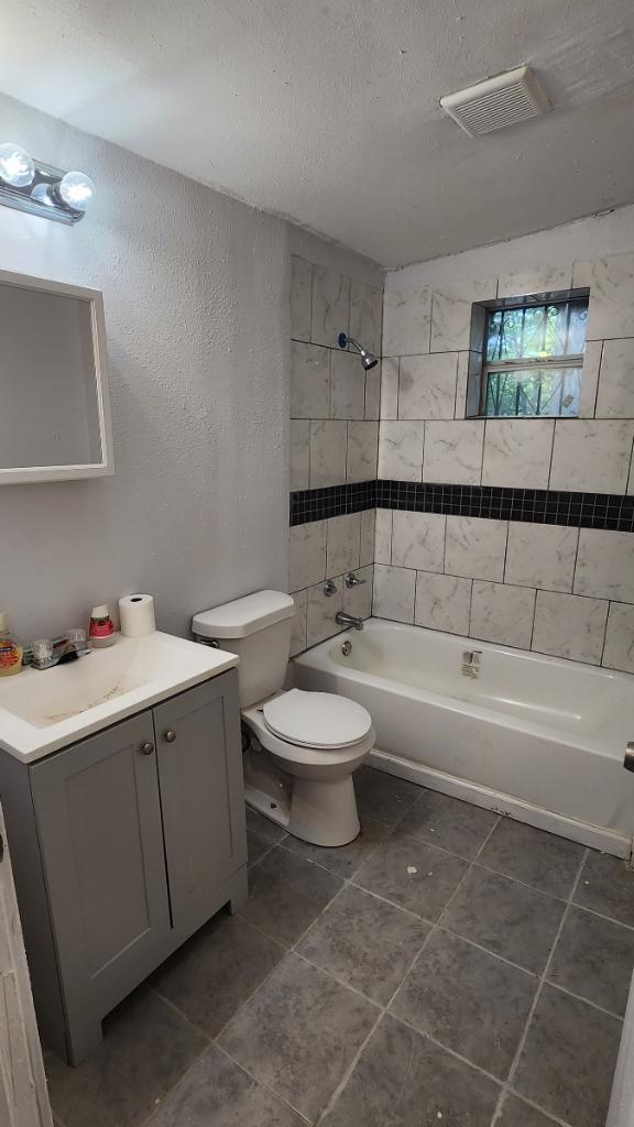 Building Photo - 971 Chalmers Ave