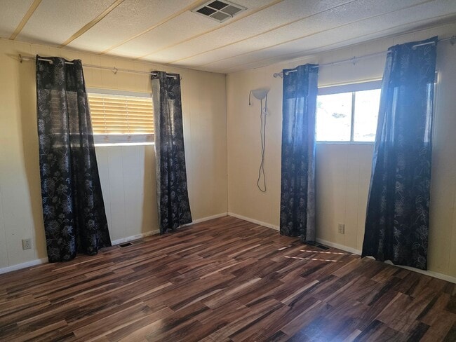 Building Photo - LAND, LAND AND MORE LAND! 2 bed/2 bath Manufactured home in Bullhead City on Huge double lot!