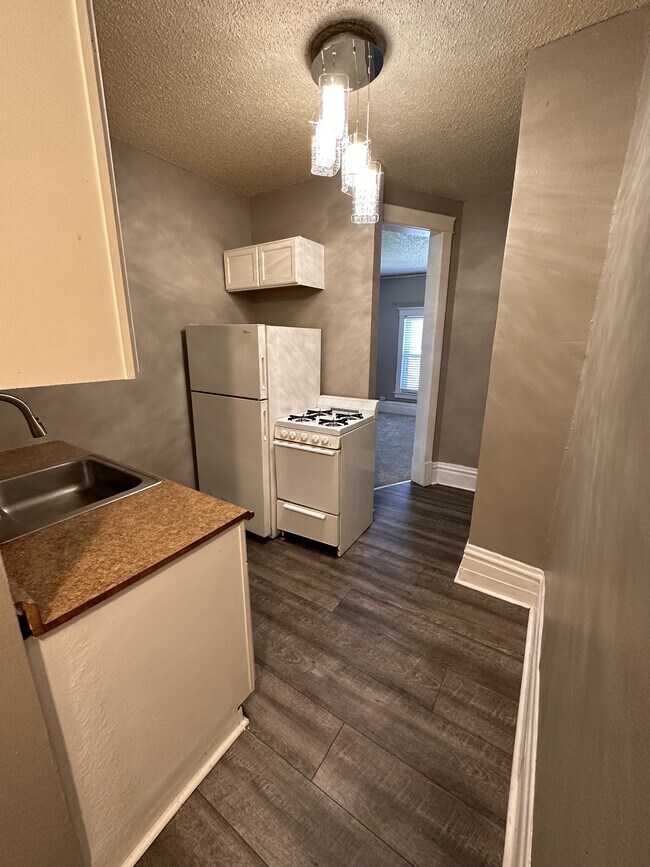 Building Photo - 330 Raymond St