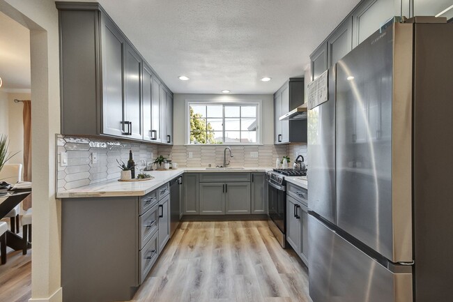 Building Photo - Beautifully Remodeled 3 Bedroom Home Near Stanford & Major Tech Campuses!