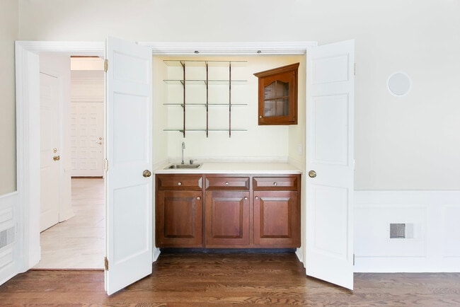 Building Photo - 931 Coventry Dr