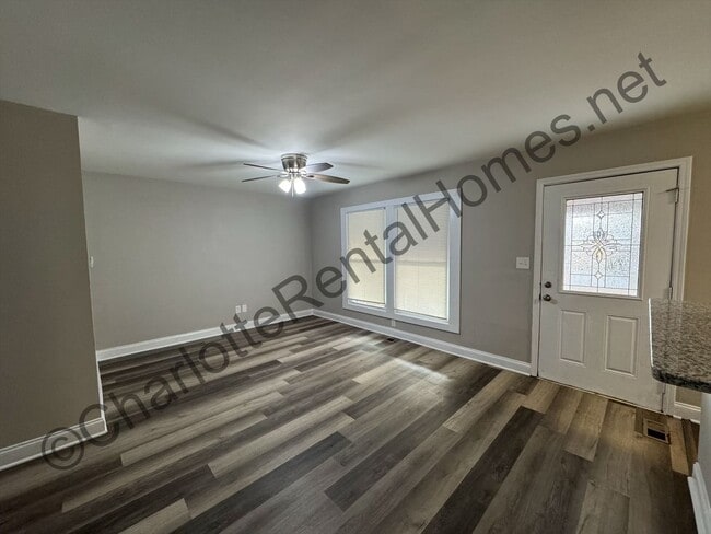 Building Photo - Nice updated ranch home