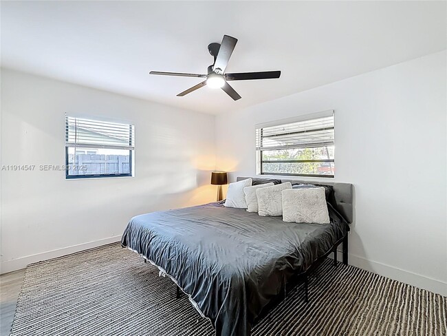 Building Photo - 600 N 66 Terrace