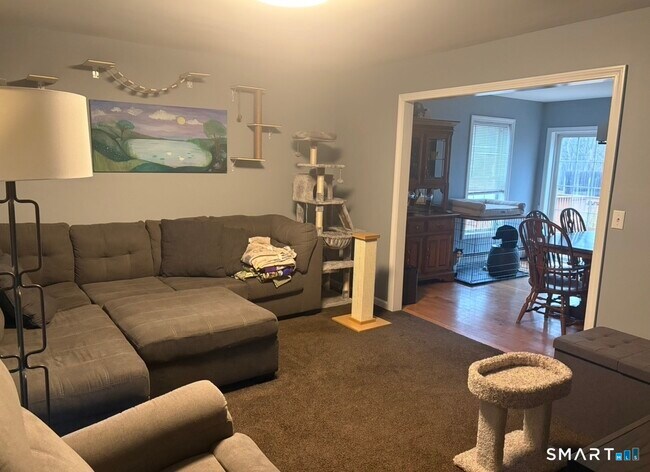 Building Photo - 939 N Main St