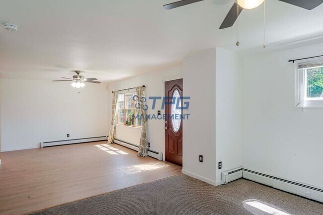 Building Photo - 8 Windsor Dr