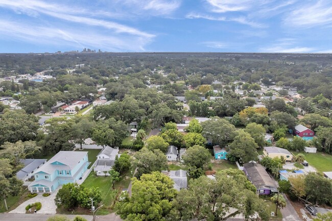 Building Photo - Charming Fully Furnished Gulfport Bungalow |