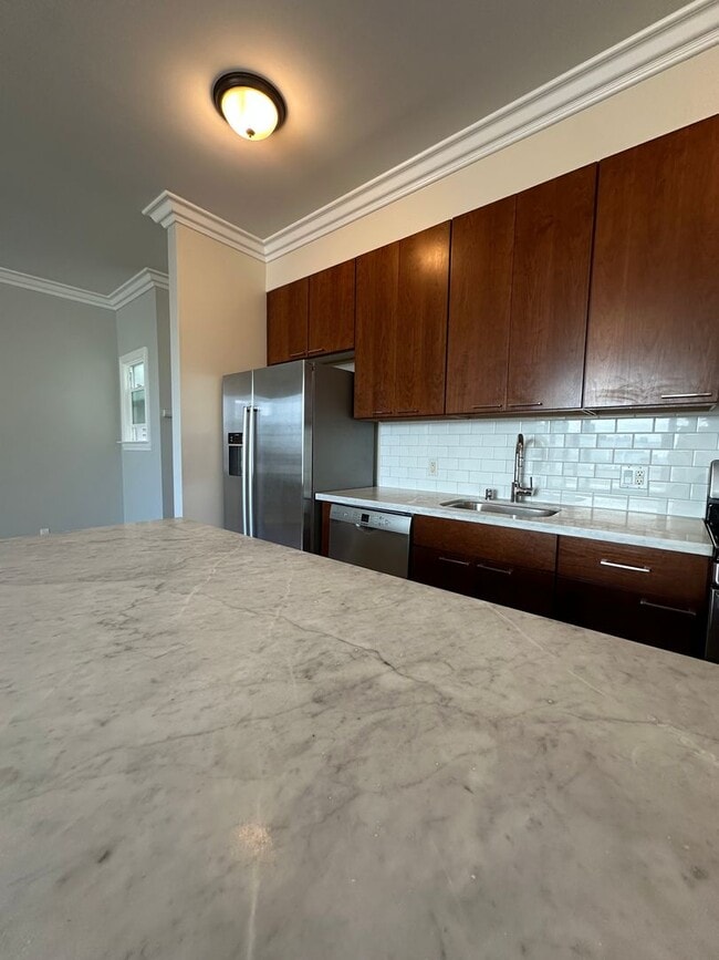 Building Photo - Spacious Nob Hill 3 BD/ 2 Bath Flat with Shared Roof-deck! Gorgeous City and Bay Views!!