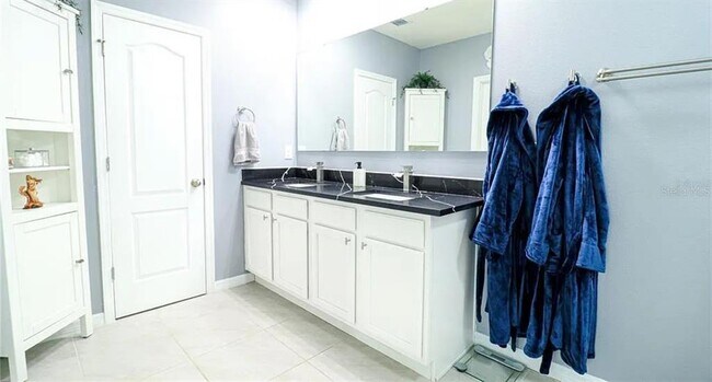 Building Photo - 2879 Common Crane Ct
