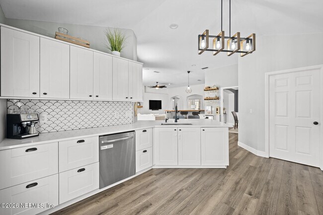 Building Photo - 13948 Spoonbill St N