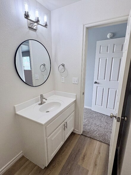 Building Photo - 955 Hamilton Falls