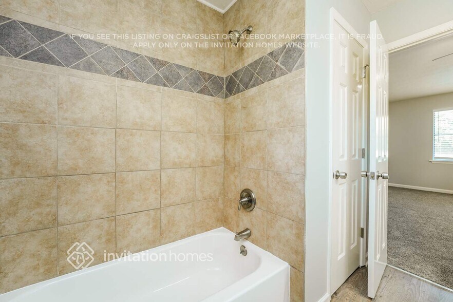 Building Photo - 558 Lake Michele Ct
