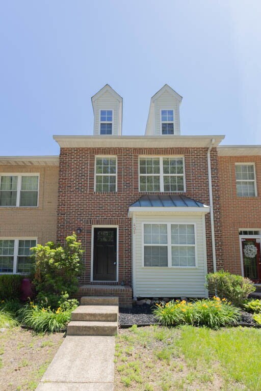 Building Photo - Lovely Townhome in Stone River