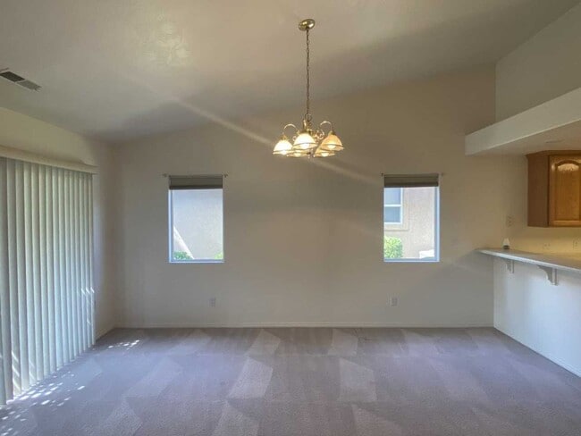 Building Photo - Charming Home Near Mathis Park