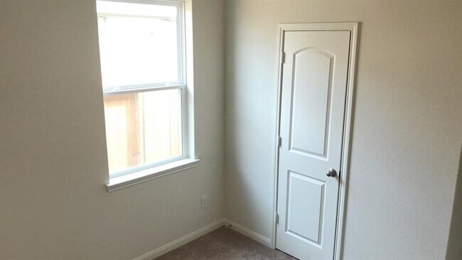 Building Photo - 20731 Solstice Point Dr