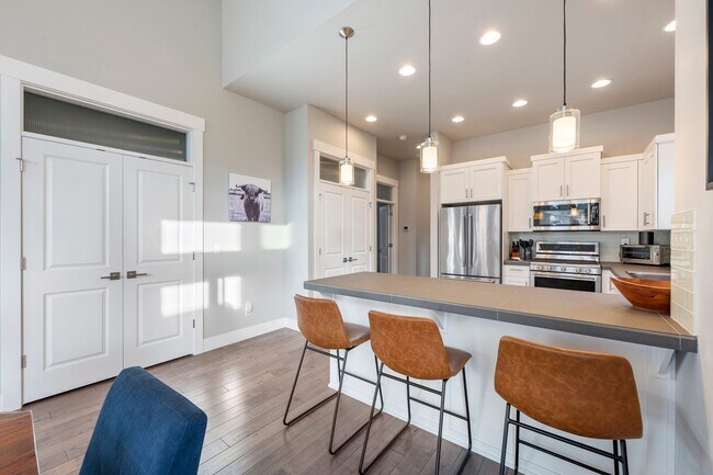 Building Photo - 63374 NW Clearstone Dr
