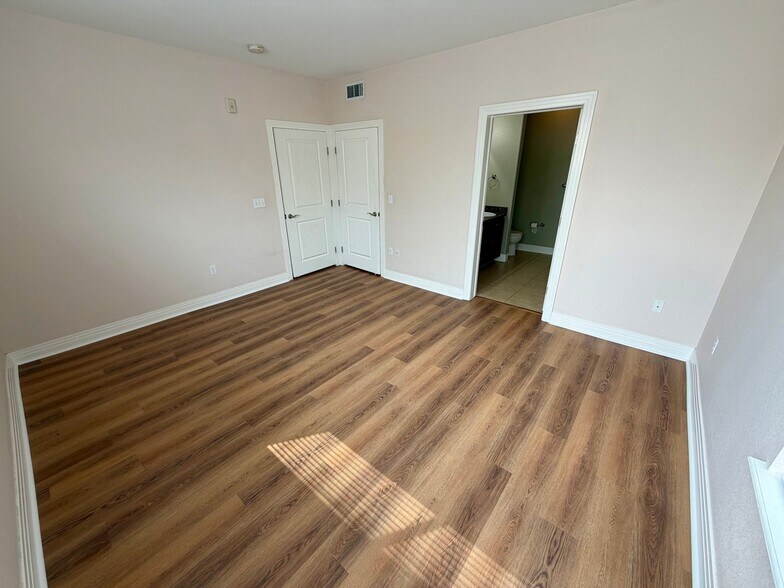 Building Photo - 9039 E Panorama Cir