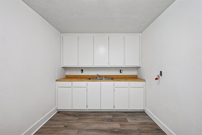 Building Photo - 4901 Stimson St