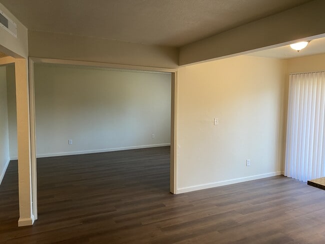 Building Photo - 1605 E Rumble Rd