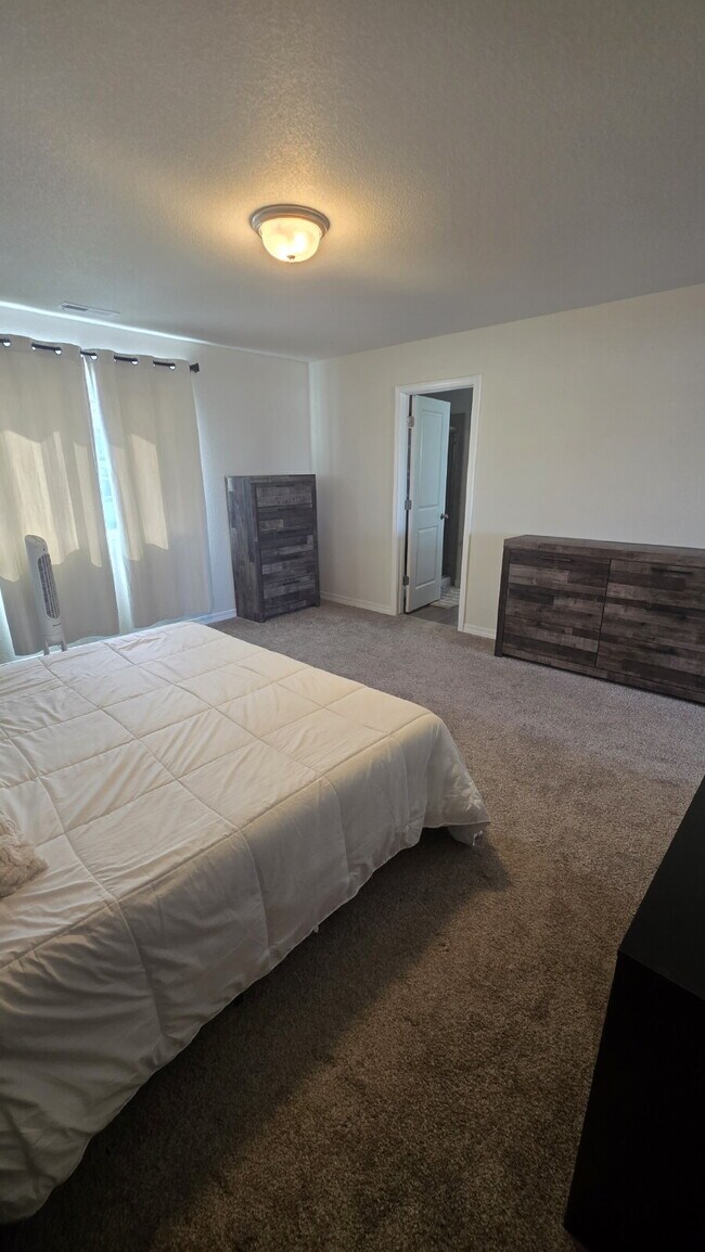 Building Photo - Beautiful 4BR 2.5 bath Home in Bradley Heights near Military bases