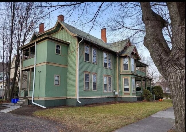 Primary Photo - 410 Maple Ave
