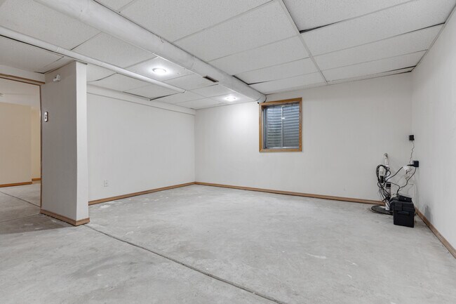 Building Photo - 3238 Gresham Ln E