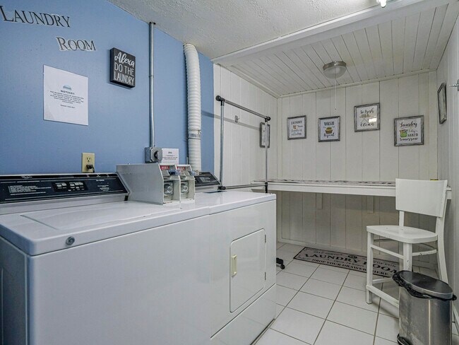 Building Photo - 4141 Ocean Dr