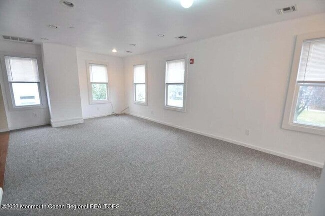 Building Photo - 210 Broad St
