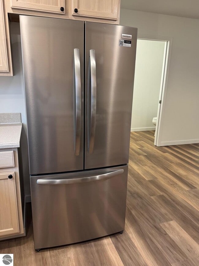 Building Photo - 1495 Newport St