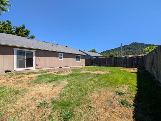 Building Photo - Nice 3-Bedroom, 2-Bath Home In The Thurston Area Of Springfield!