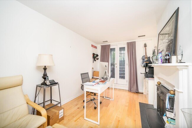 Building Photo - 829-831 Hudson St