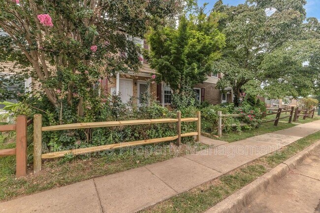 Building Photo - 90 Adams Dr NE