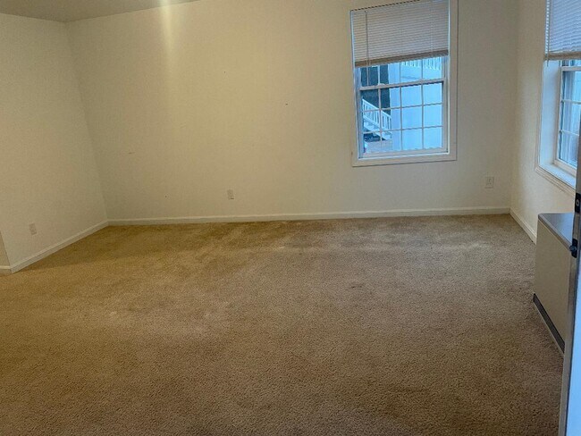 Building Photo - 6 Grove St