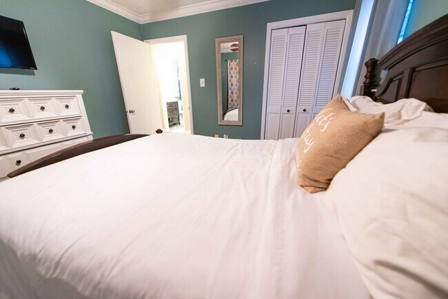 Building Photo - 2200 Romine Rd