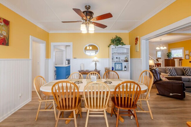 Building Photo - 640 S Columbia St