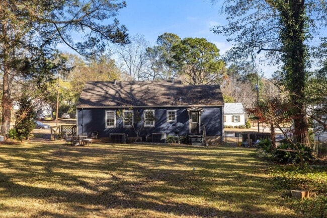 Building Photo - 1 Bedroom 1 Bath Duplex in the Heart of Auburn